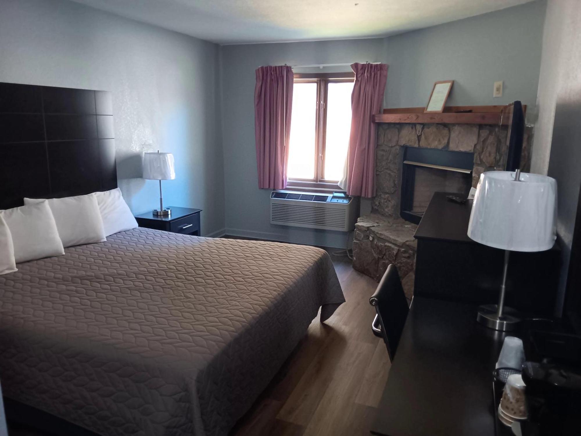 Hofbrau Riverfront Hotel Хелън Екстериор снимка