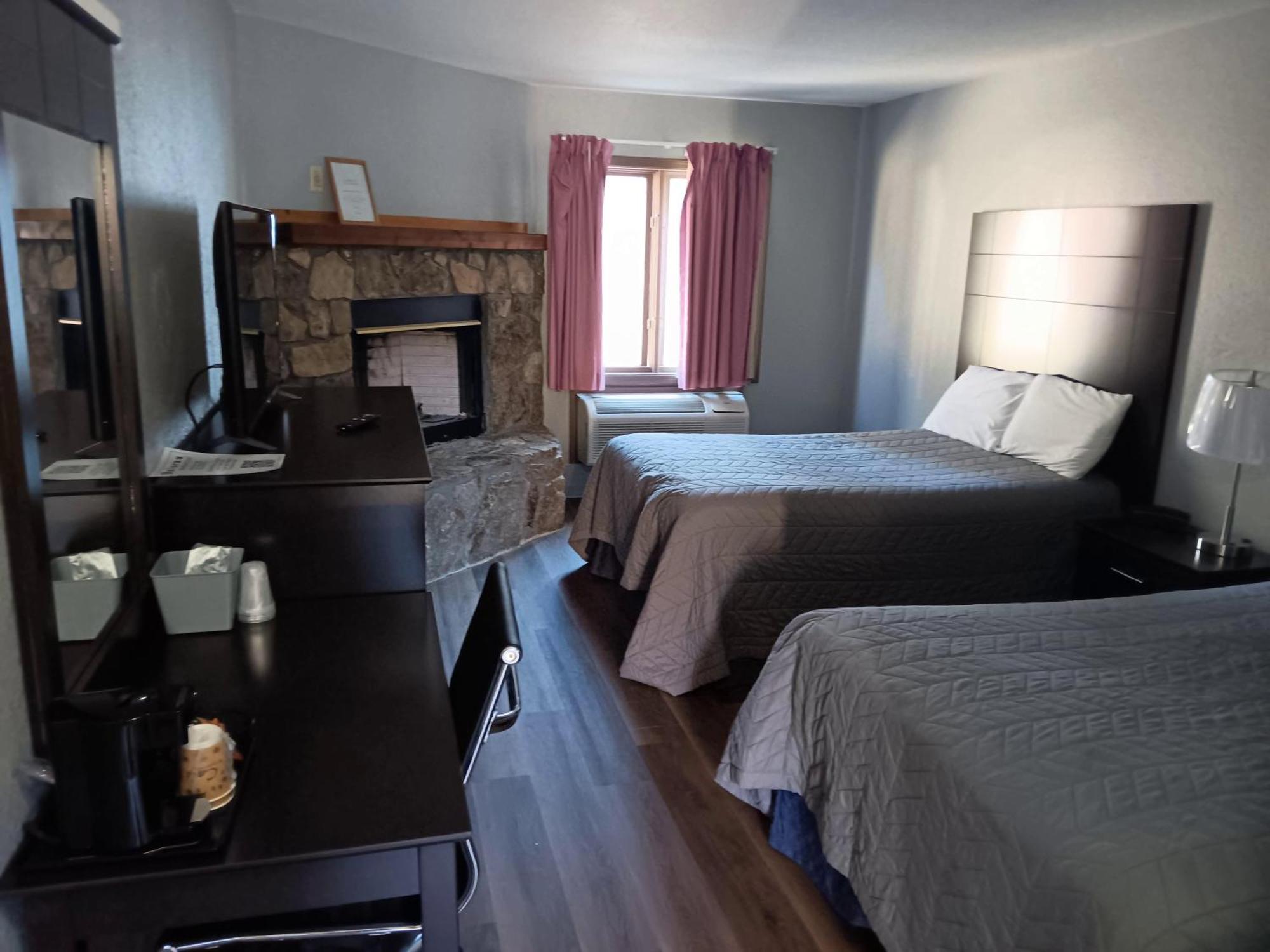 Hofbrau Riverfront Hotel Хелън Екстериор снимка
