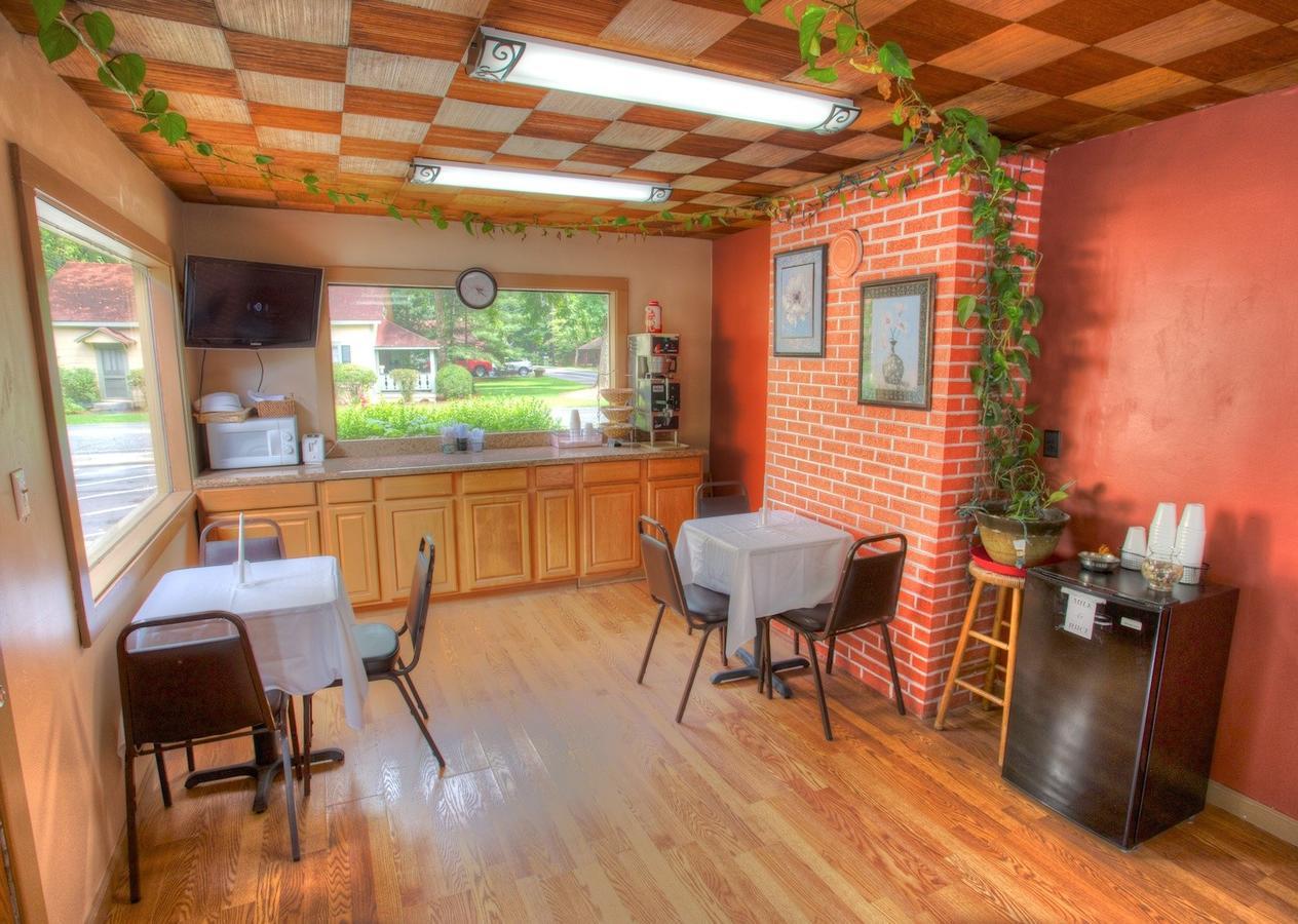 Hofbrau Riverfront Hotel Хелън Екстериор снимка